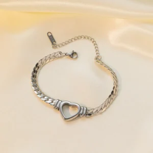 Alternative view of Pulsera de Eslabón ”Cubana” Color Plata en Acero Inoxidable y Chapado en Oro de 18K