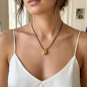 Alternative view of Collar “Nodus” en Acero Inoxidable y Chapado en Oro de 18K