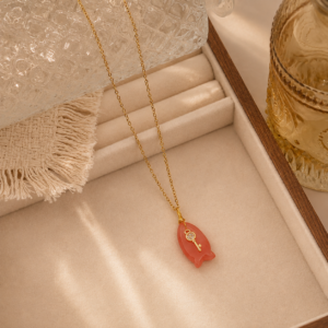 Collar “Marea Coral” con Cuarzo (Piedra Natural) y Zirconia en Acero Inoxidable y Chapado en Oro de 18K