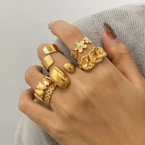 Alternative view of Anillo “Milano” en Acero Inoxidable y Chapado en Oro de 18K