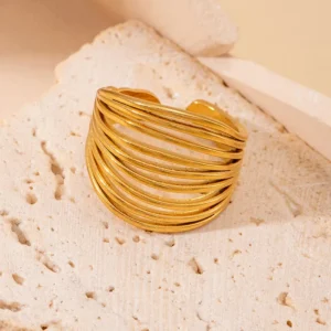 Anillo “Elan” en Acero Inoxidable y Chapado en Oro de 14K
