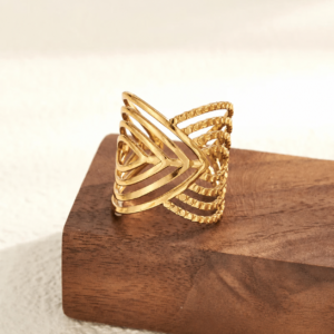 Anillo “Linea” en Acero Inoxidable y Chapado en Oro de 14K