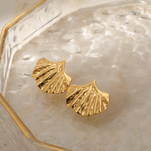 Aretes “Lily Fanw” en Acero Inoxidable Dorado