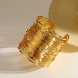 Brazalete “Vesta”con Zirconia en Acero Inoxidable y Chapada en Oro de 18K