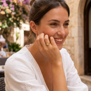 Alternative view of Anillo “Amorette” en Acero Inoxidable de Titanio Chapado en ORO 18K