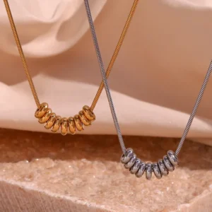 Alternative view of Collar “Frecuency” en Color Plata de Acero Inoxidable y Chapado en Oro de 18K