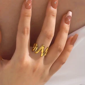 Anillo "Fragment Lines" en Acero Inoxidable de Titanio