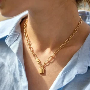 Alternative view of Collar "Love Lock" en Acero inoxidable y Chapado en Oro de 18K