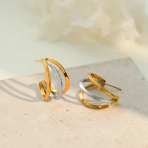 Alternative view of Arracadas Mixed Metal "Lantern" en Acero Inoxidable y Chapado en Oro de 18K
