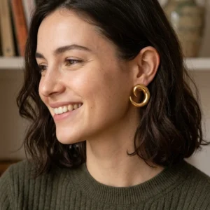 Aretes "Torn" en Acero Inoxidable Dorado