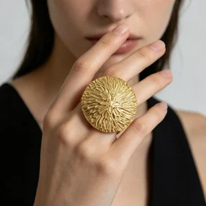 Anilo Statement "Shield" en Acero Inoxidable y Chapado en Oro
