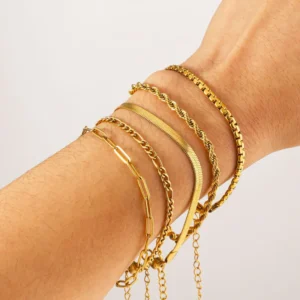Alternative view of Pulsera Minimalista "Twist" en Acero Inoxidable y Chapado en Oro