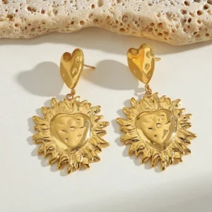 Alternative view of Aretes Statement "Burning Heart" en Acero Inoxidable y Chapado en Oro de 18K