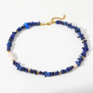 Collar "Nereidas" con Perlas de Agua Dulce y Lapizlázuli (Piedra Natural) en Acero Inoxidable y Chapado en Oro de 18K