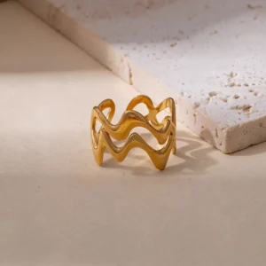 Anillo "Z-i-g" en acero Inoxidable Dorado