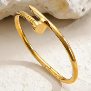 Brazalete "Love Target" en Acero Inoxidable y Chapado en Oro de 18K