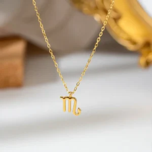 Collar Astrológico "Scorpio" en Acero Inoxidable y Chapaod en Oro de 18K