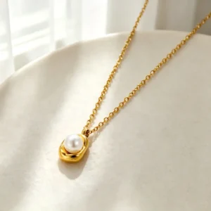 Collar "Pearl Pod" en Acero Inoxidable y Chapado en Oro de 18K