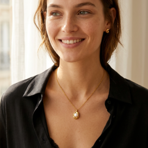 Alternative view of Collar "Pearl Pod" en Acero Inoxidable y Chapado en Oro de 18K