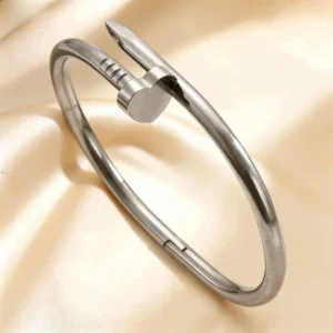 Brazalete "Love Target" en Color Plata de Acero Inoxidable y Chapado en Oro de 18K
