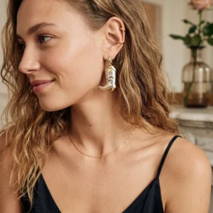 Alternative view of Aretes Statement "Vaquera" con Zirconia en Acero Inoxidable y Chapado en Oro de 18K